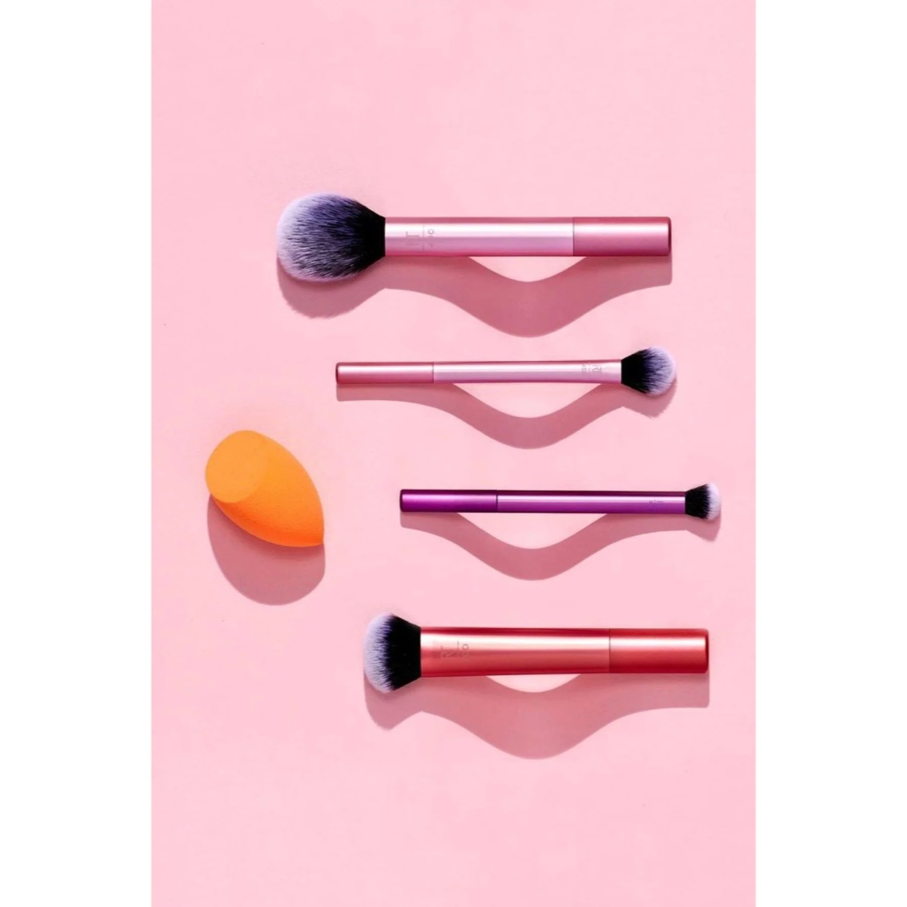 Real Techniques Everyday Essentials Kit with 1 Miracle Complexion Sponge, 5 Piece Set - Image 2